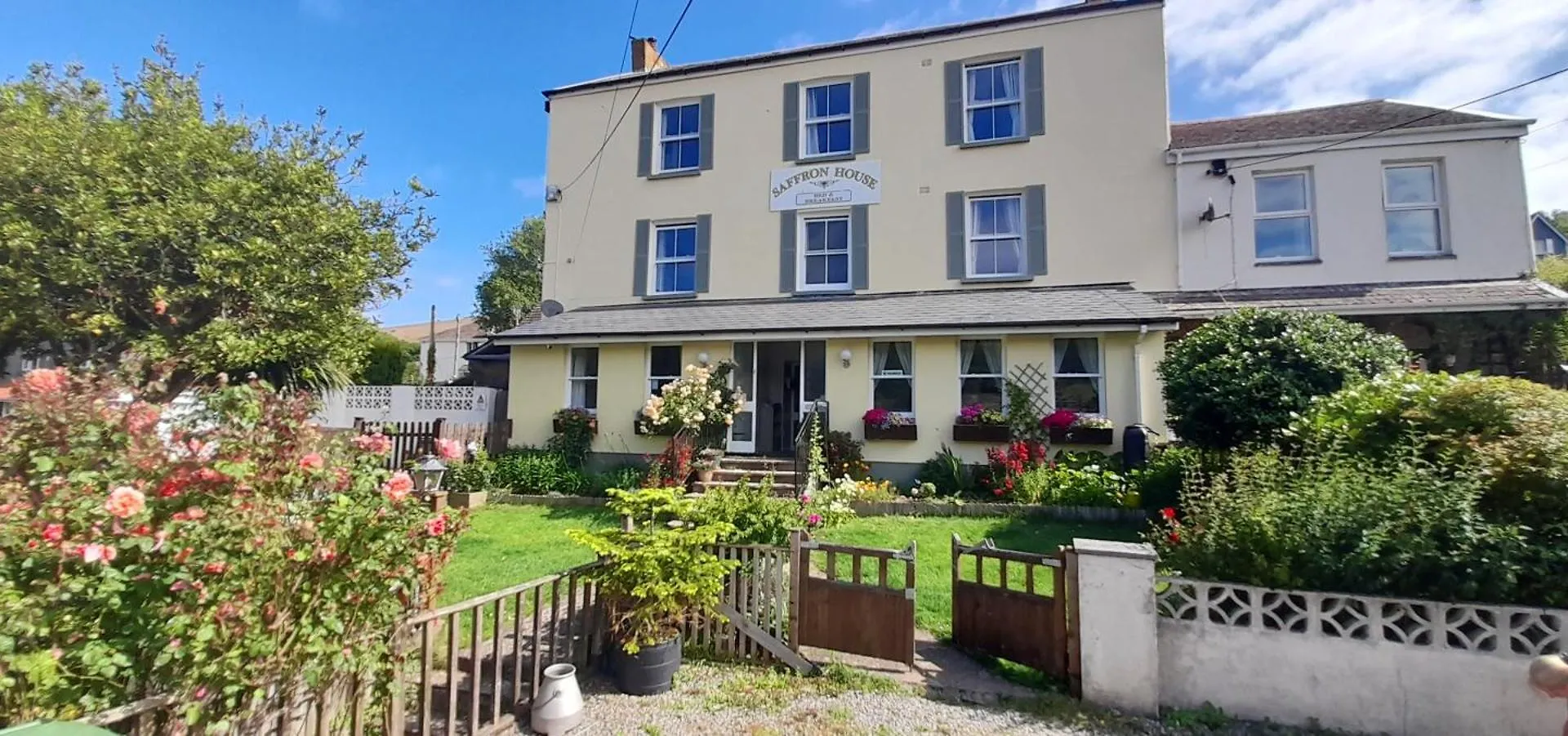 Staying Near Arlington Court: 8 Family Hotels Compared
