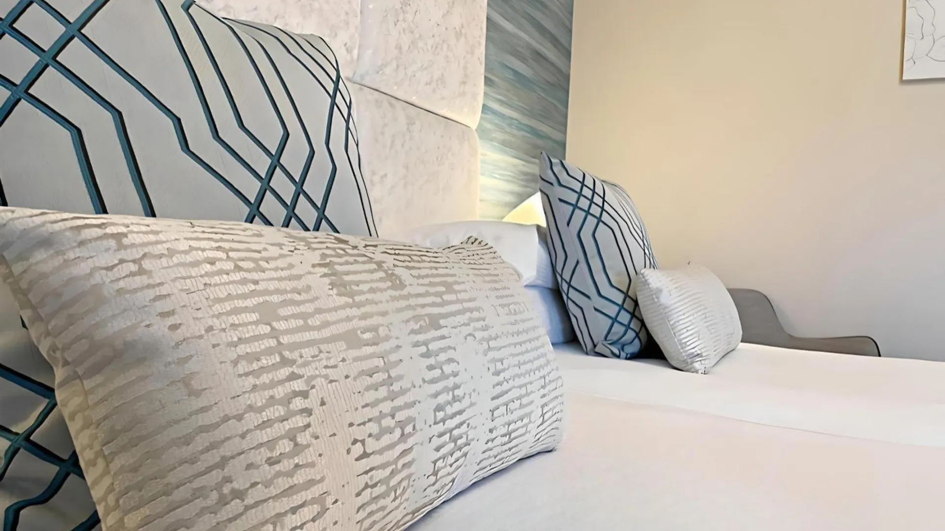 4 Best Central Hotels Close to Criccieth Golf Club