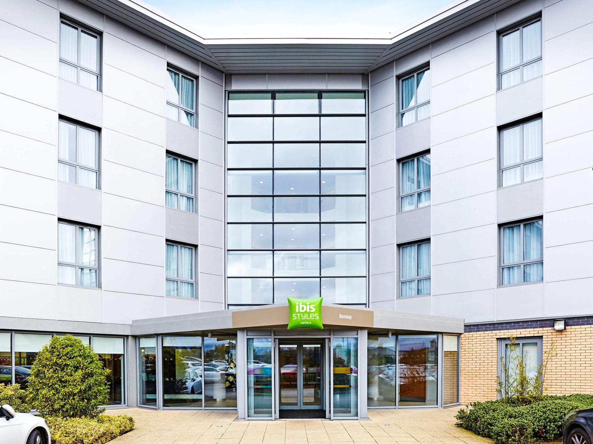 2 Family Hotels Near Wombwell That Deliver