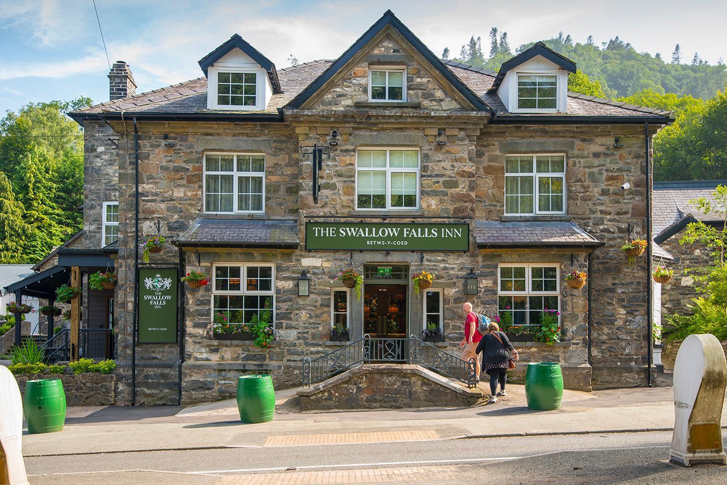 2 Couple Hotels Near Gwydir Uchaf Chapel Castle Worth Booking